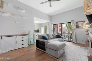 Photo #6: 6876419 Listing