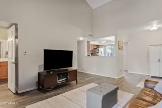 Photo #4: 6876499 Listing