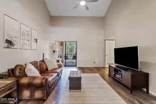 Photo #6: 6876499 Listing