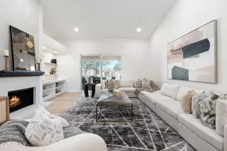 Photo #2: 6876742 Listing