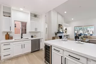 Photo #5: 6876742 Listing