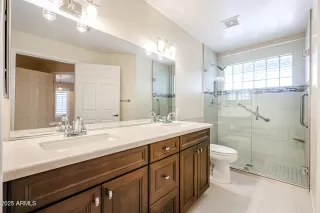 Photo #5: 6876771 Listing