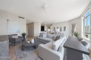 Photo #4: 6876856 Listing
