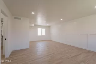 Photo #6: 6877079 Listing