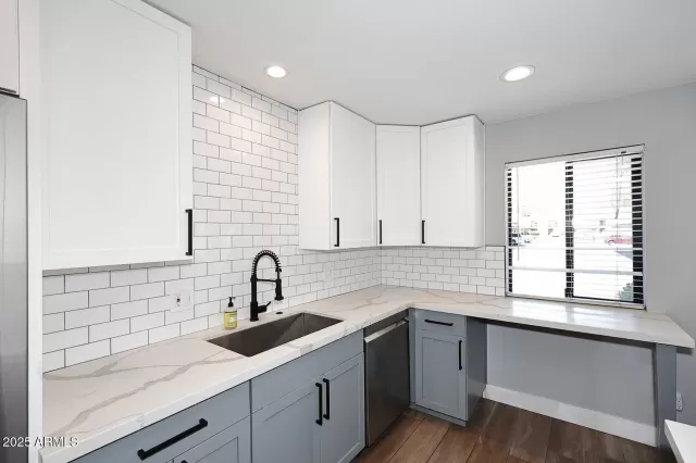 MLS: 6877133 Condo For Sale