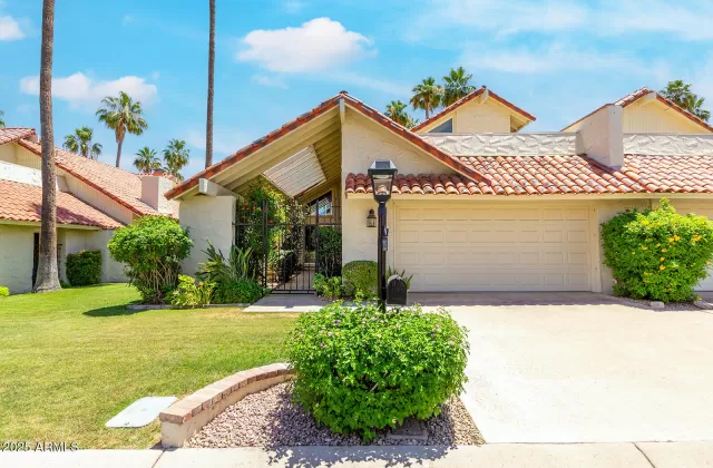 MLS: 6877149 Condo For Sale