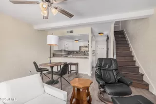 Photo #6: 6877228 Listing 