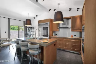 Photo #2: 6877230 Listing 