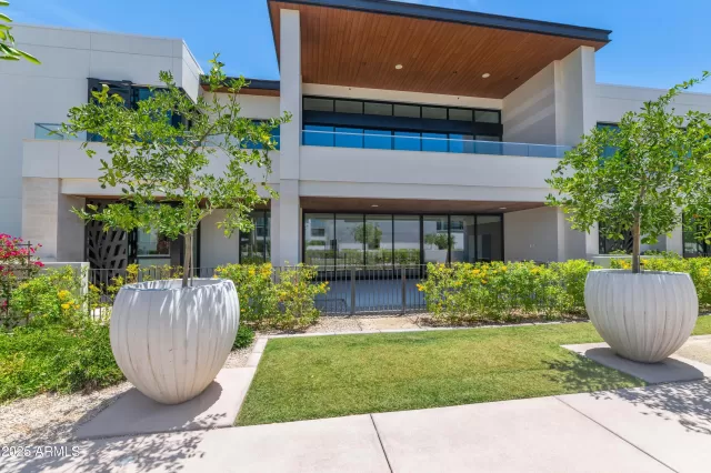 MLS: 6877699 Condo For Sale