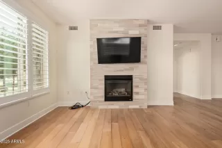 Photo #4: 6878124 Listing