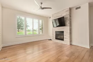 Photo #6: 6878124 Listing