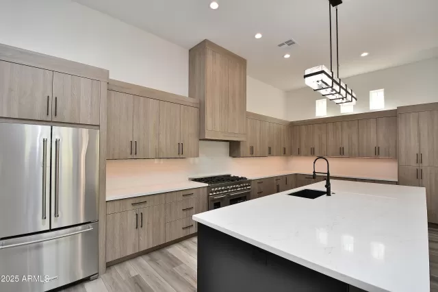 MLS: 6878328 Condo For Sale