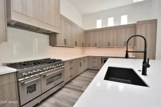 Photo #1: 6878328 Listing 