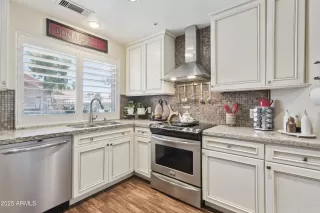 Photo #4: 6878335 Listing