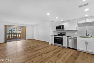 Photo #5: 6878807 Listing 