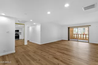 Photo #6: 6878807 Listing 