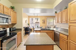 Photo #4: 6878919 Listing 