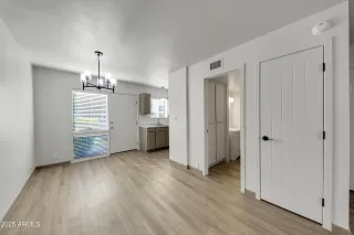 Photo #5: 6878956 Listing 