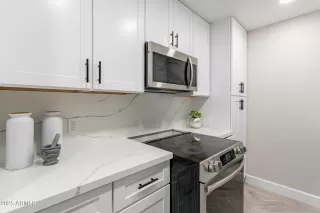 Photo #6: 6879130 Listing 