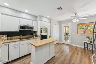 Photo #6: 6879228 Listing