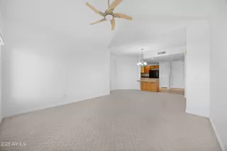 Photo #4: 6879245 Listing