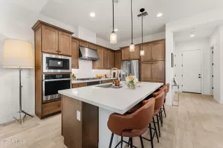 Photo #4: 6879366 Listing