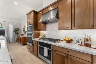 Photo #5: 6879366 Listing