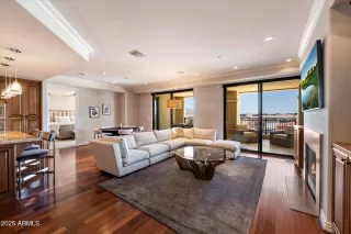 Photo #2: 6879631 Listing 