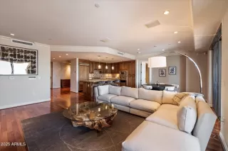 Photo #4: 6879631 Listing 