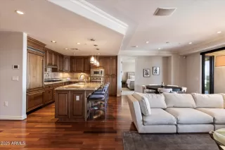 Photo #5: 6879631 Listing 