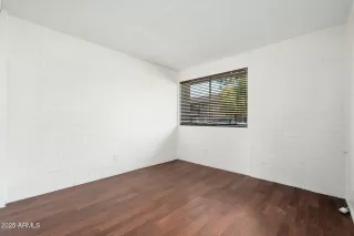 Photo #5: 6879877 Listing