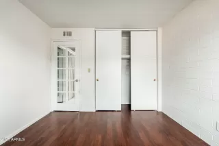 Photo #6: 6879877 Listing