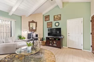 Photo #5: 6879939 Listing