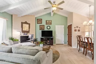 Photo #6: 6879939 Listing