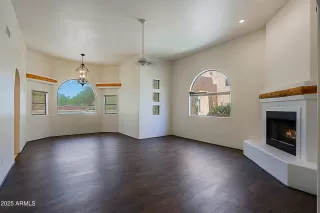 Photo #5: 6880116 Listing 