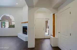 Photo #6: 6880116 Listing 