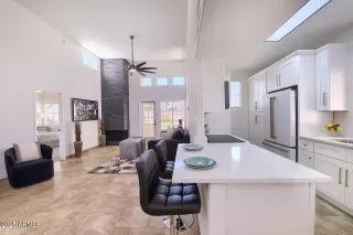Photo #4: 6880170 Listing
