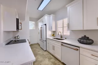 Photo #5: 6880170 Listing