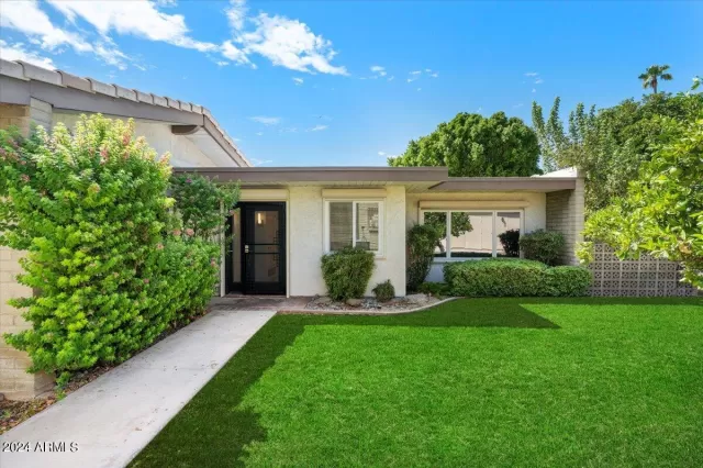 MLS: 6880244 Condo For Sale