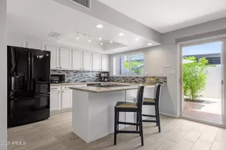 Photo #5: 6880245 Listing 