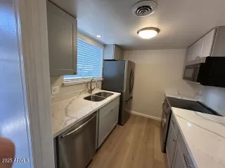Photo #6: 6880389 Listing 