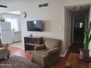 Photo #5: 6880584 Listing 