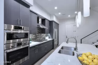 Photo #4: 6880759 Listing