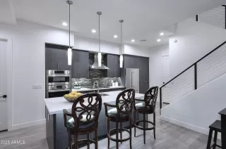 Photo #6: 6880759 Listing