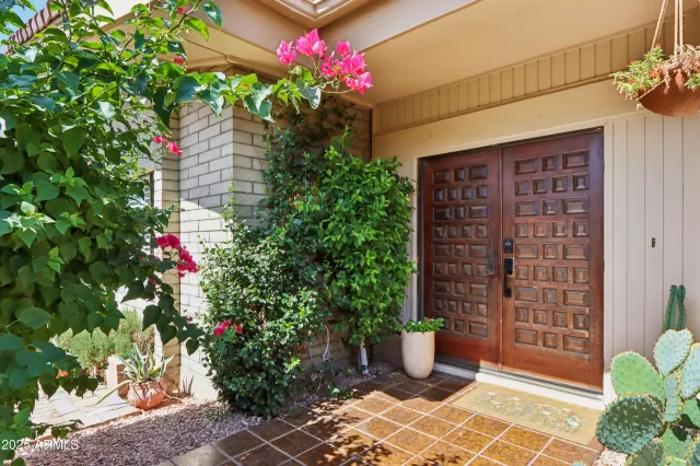 MLS: 6880902 Condo For Sale