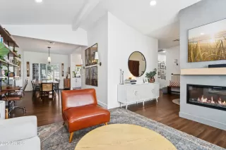 Photo #5: 6880902 Listing