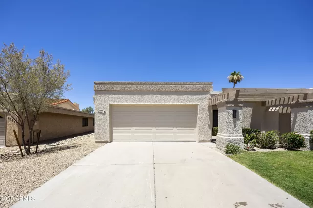 MLS: 6881202 Condo For Sale