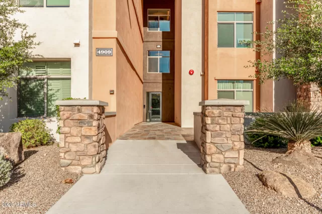 MLS: 6881282 Condo For Sale