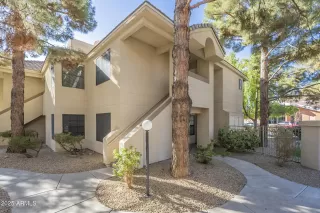 Photo #6: 6881365 Listing