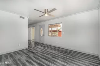 Photo #5: 6881769 Listing